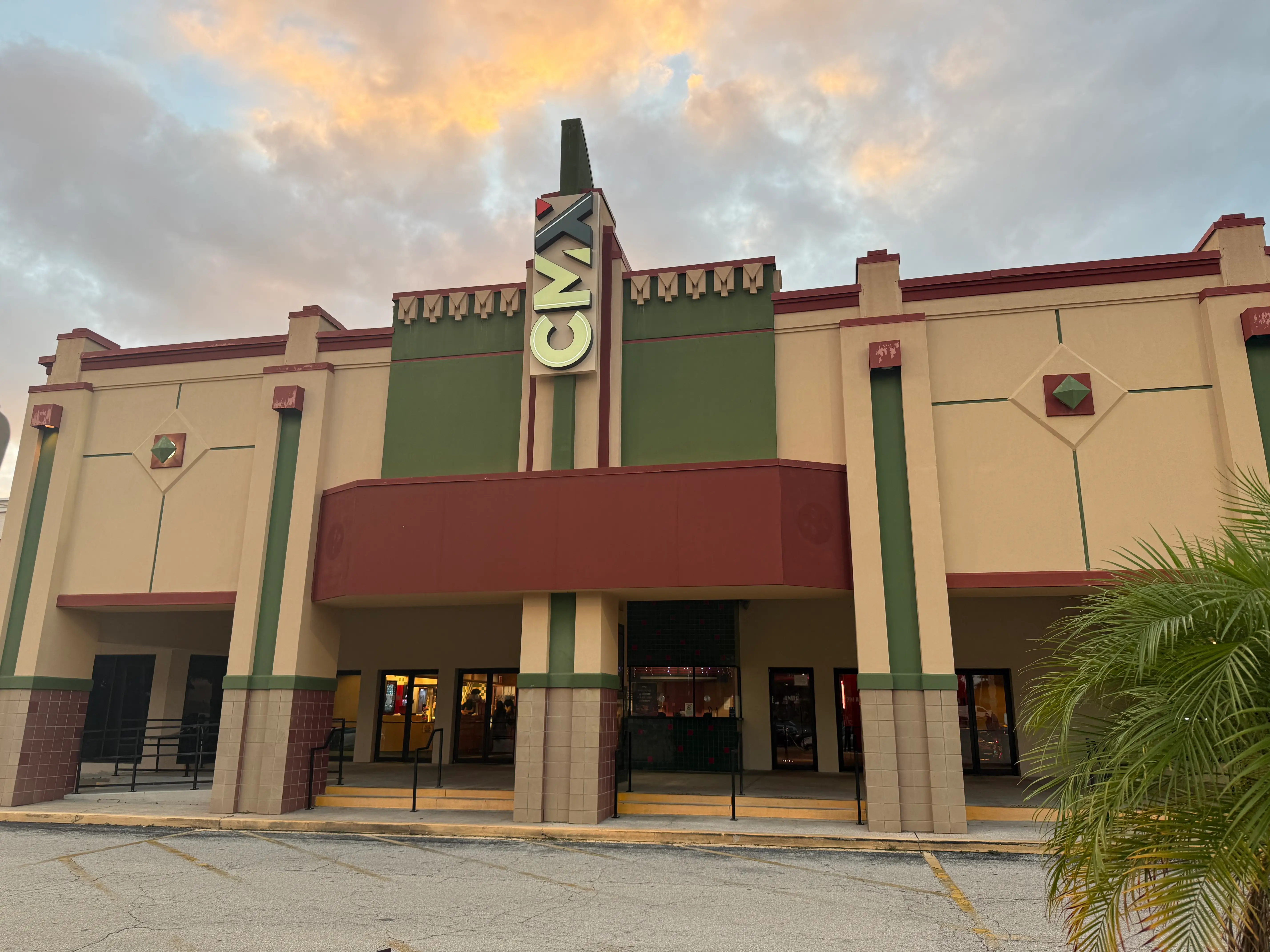 CMX Cinemas Grand 10