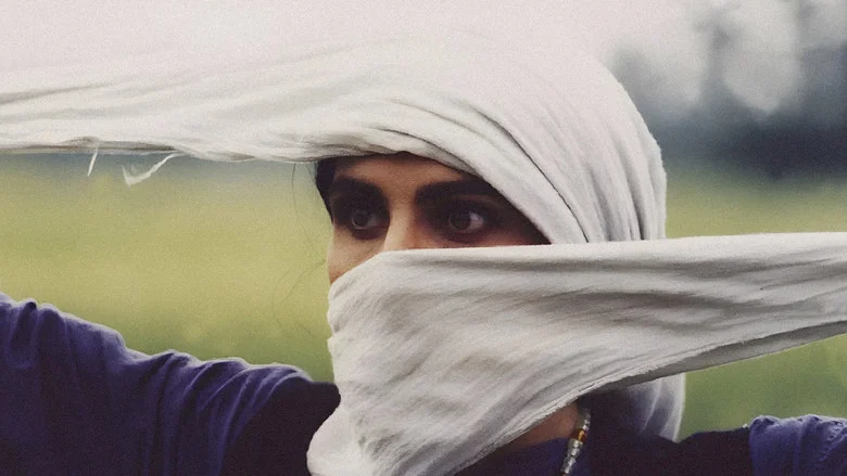 Bashu, the Little Stranger Movie Poster